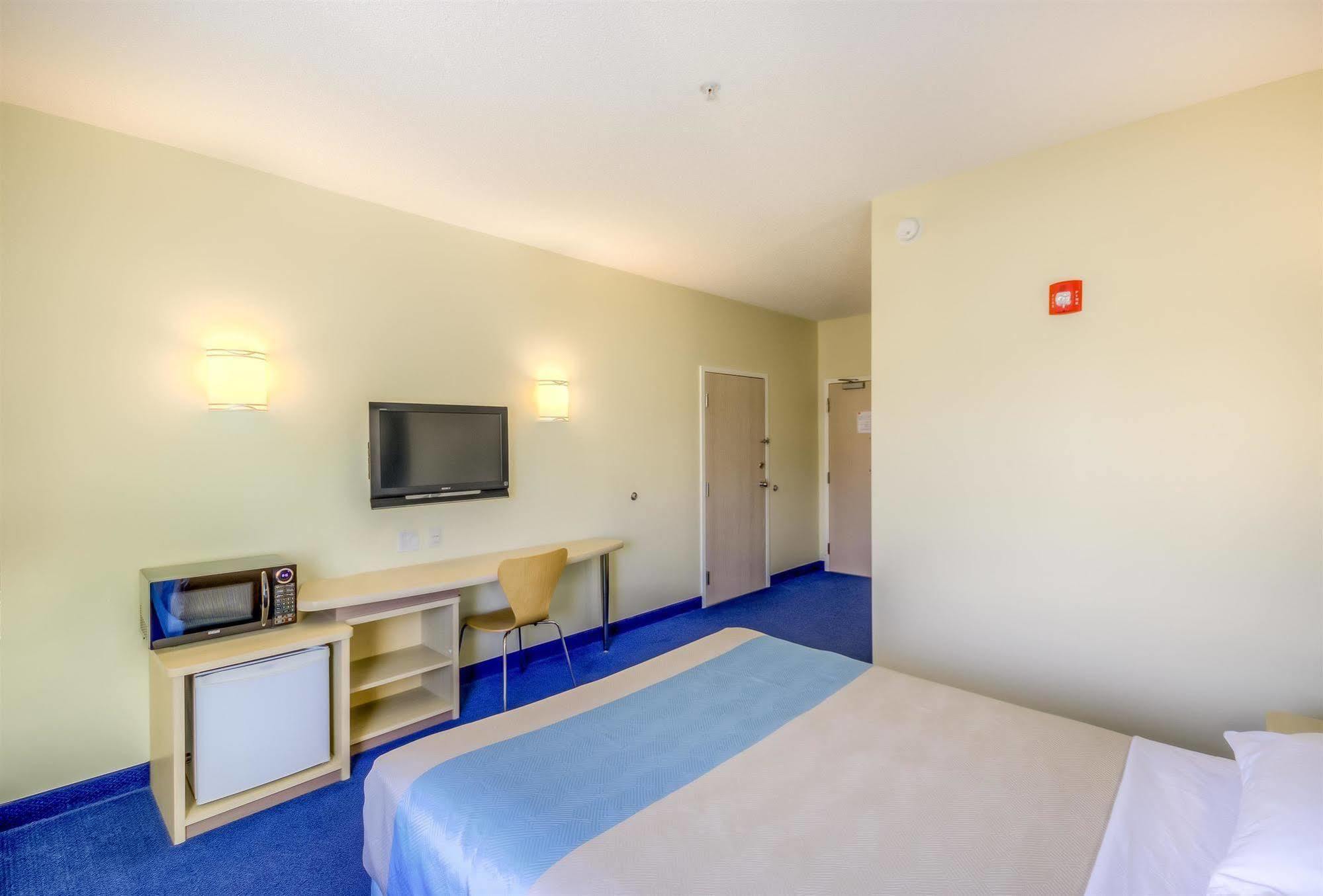 Motel 6-Estevan, Sk Exterior photo